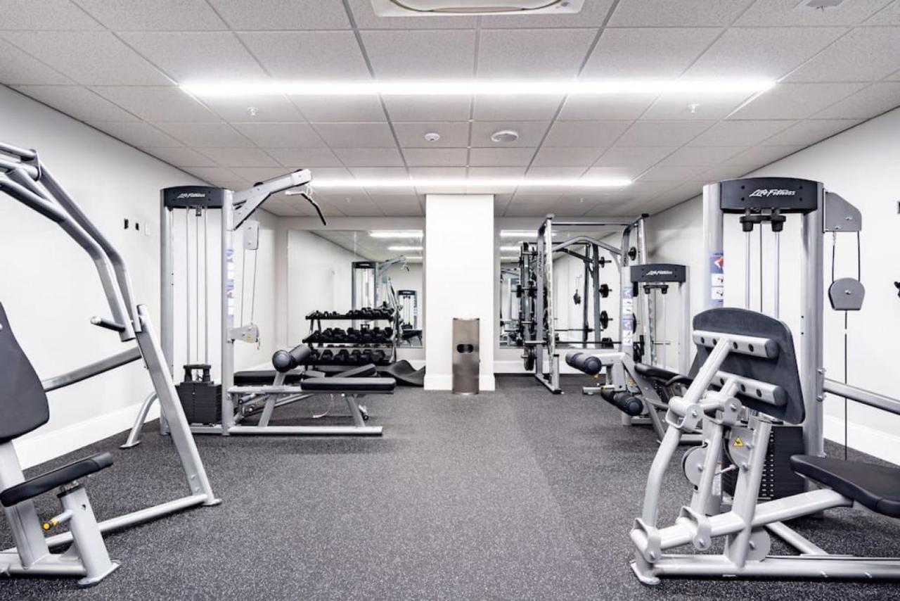 Apartment Hostwise - The Washington At Chatham - Free Parking, Private Gym, Skyline Views!