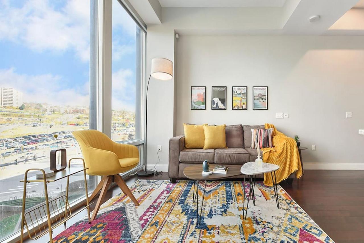 Apartment Hostwise - The Washington At Chatham - Free Parking, Private Gym, Skyline Views! *