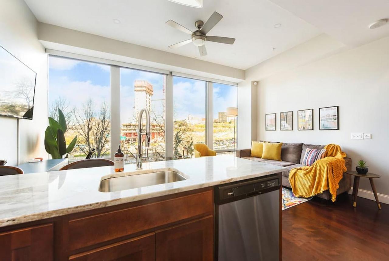 Apartment Hostwise - The Washington At Chatham - Free Parking, Private Gym, Skyline Views!